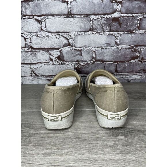 Dansko Volley Vegan Tan Beige Khaki Canvas Non Slip Clogs Women Sz 39EU/8.5M US - Picture 6 of 16